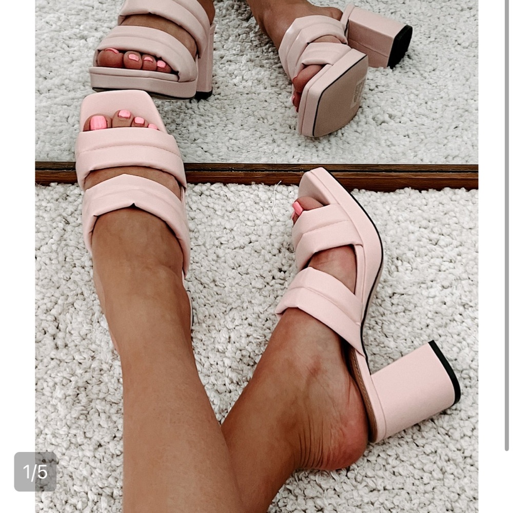 Size 7. Light pink block heels!